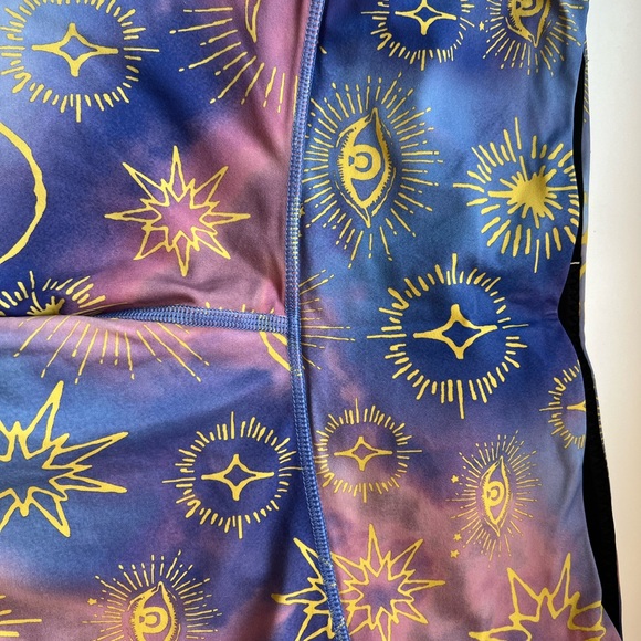 Victoria Secret Mystical Shine Cropped Sport Leggings - Picture 2 of 5